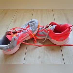 Nike Giannis Immortality 2 Youth Size 5Y